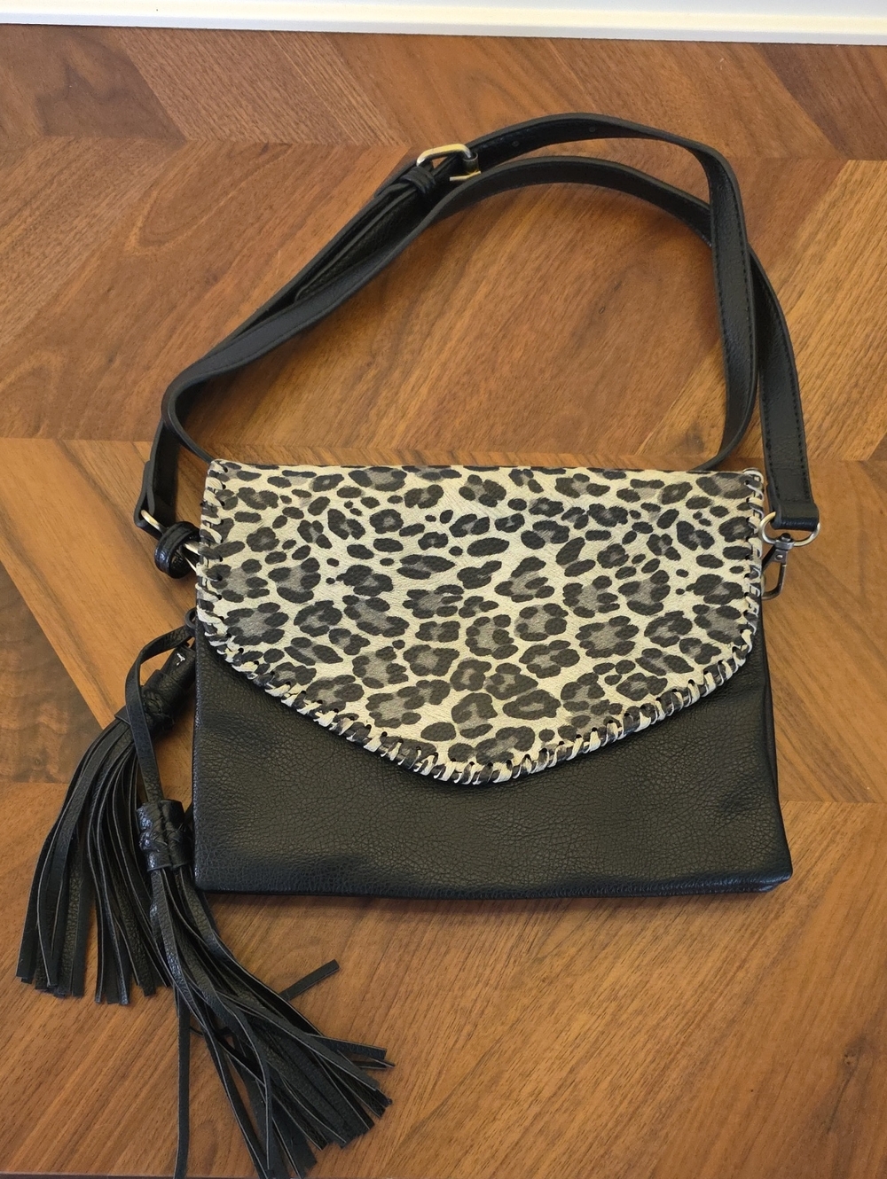 Jen & Co Black Crossbody Bag with Leopard Print Flap
